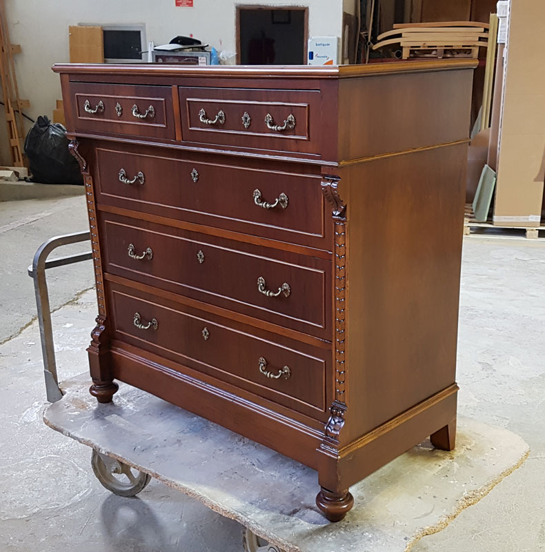 Restauración de cómoda glaseada